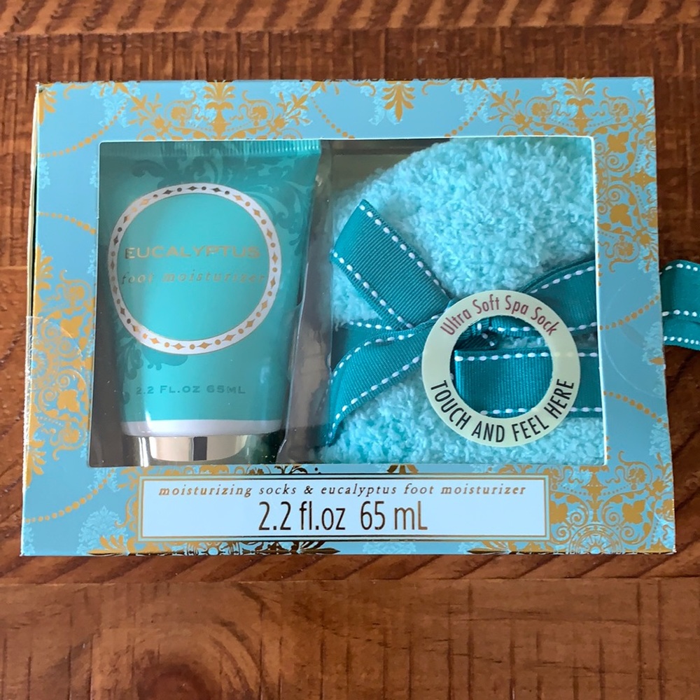 Moisturizing Socks & Eucalyptus Foot Moisturizer